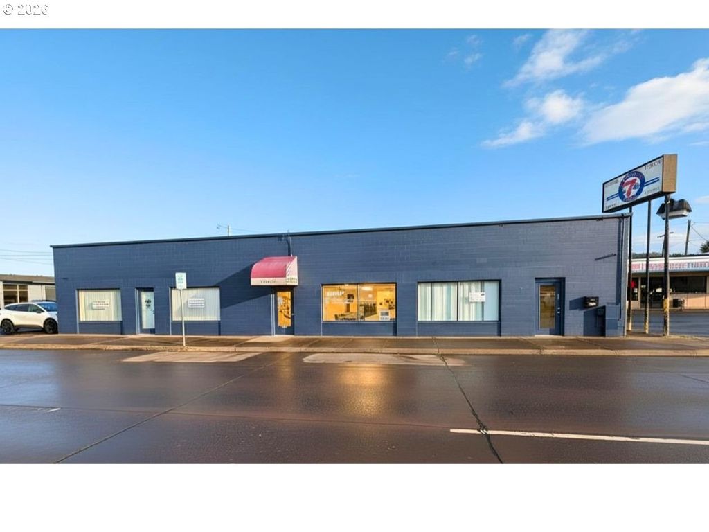 330 S Hwy 99 5, Cottage Grove