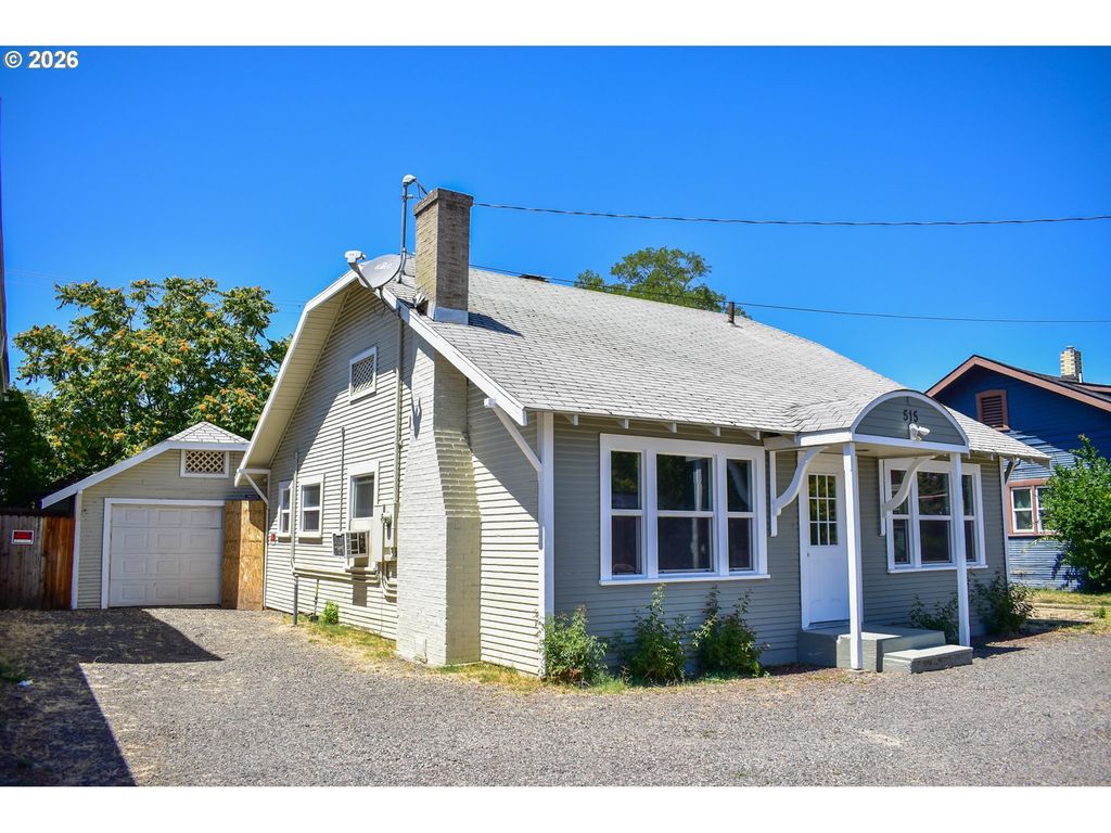 515 N Riverside Ave, Medford