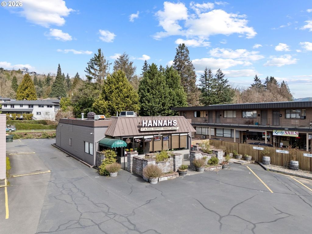 1304 Ocean Beach Hwy, Longview