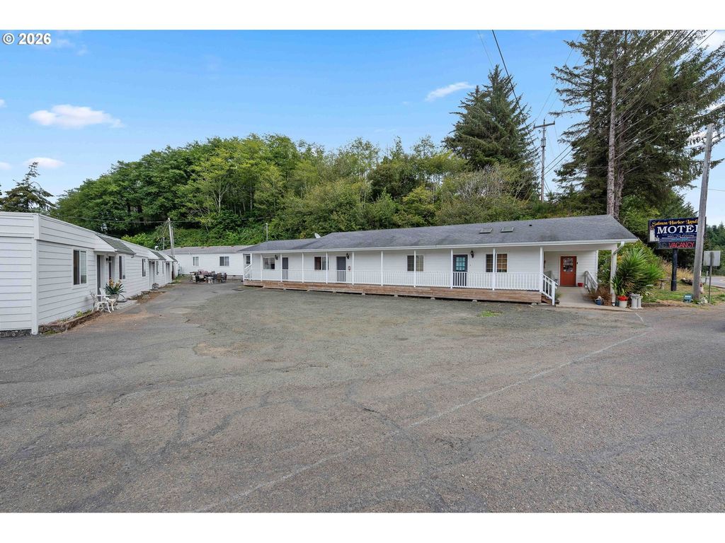 265 8th St, Winchester Bay