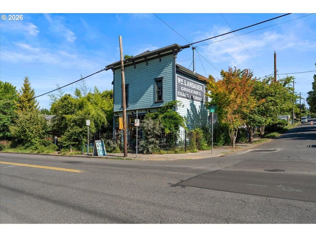 3039 Se Stark St, Portland