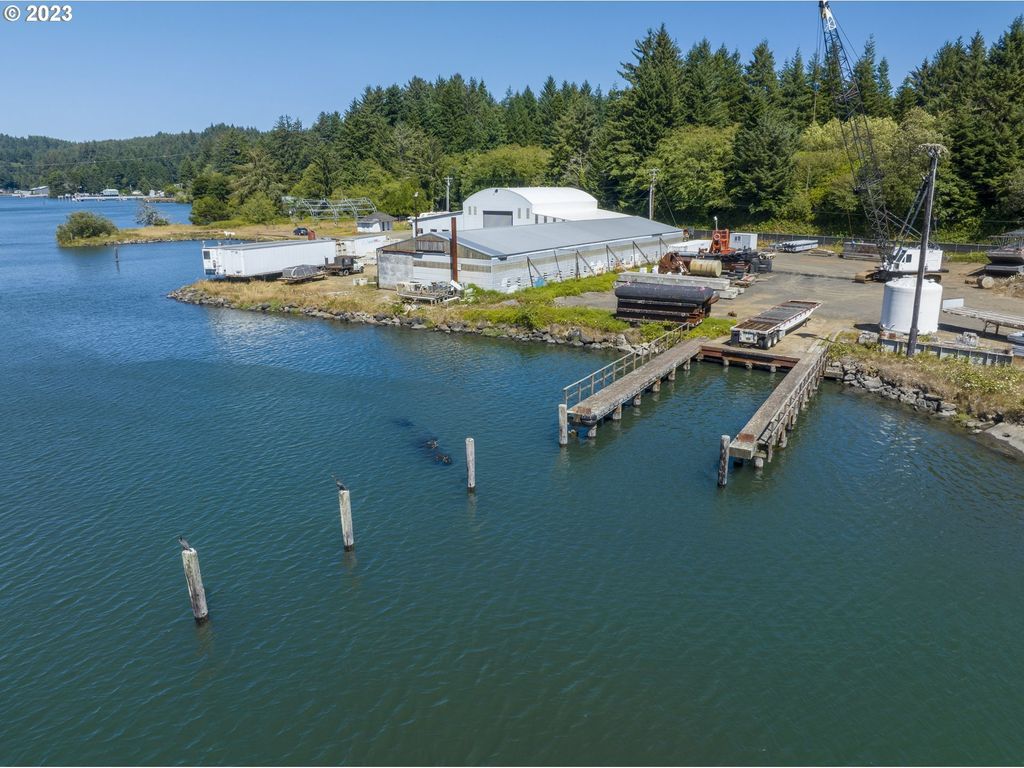 5262 Yaquina Bay Rd 4, Newport