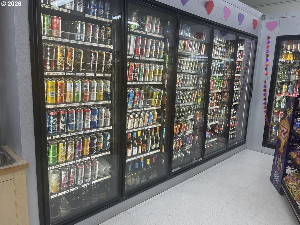 Convenience Store Op, Longview