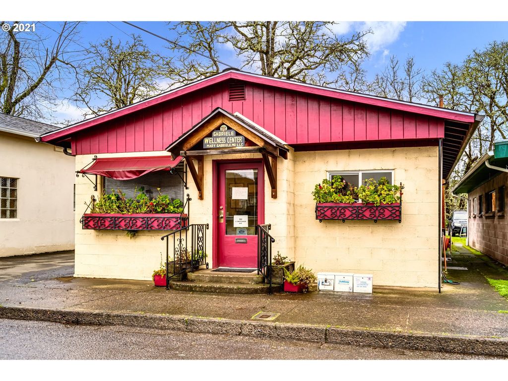502 E Whiteaker Ave, Cottage Grove
