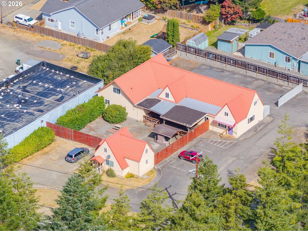 1030 W Central Blvd, Coquille