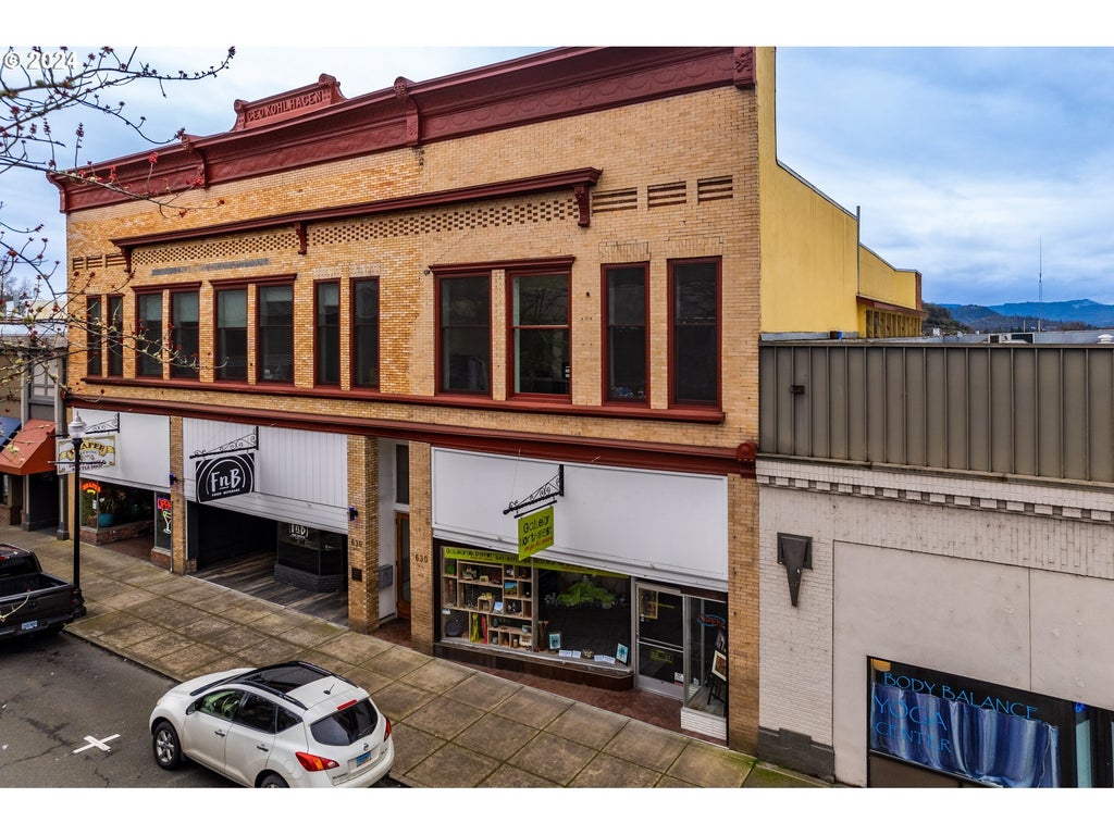 622 Se Jackson St, Roseburg