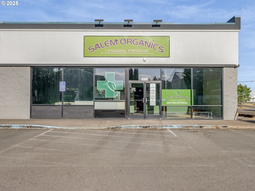 Commercial St, Salem