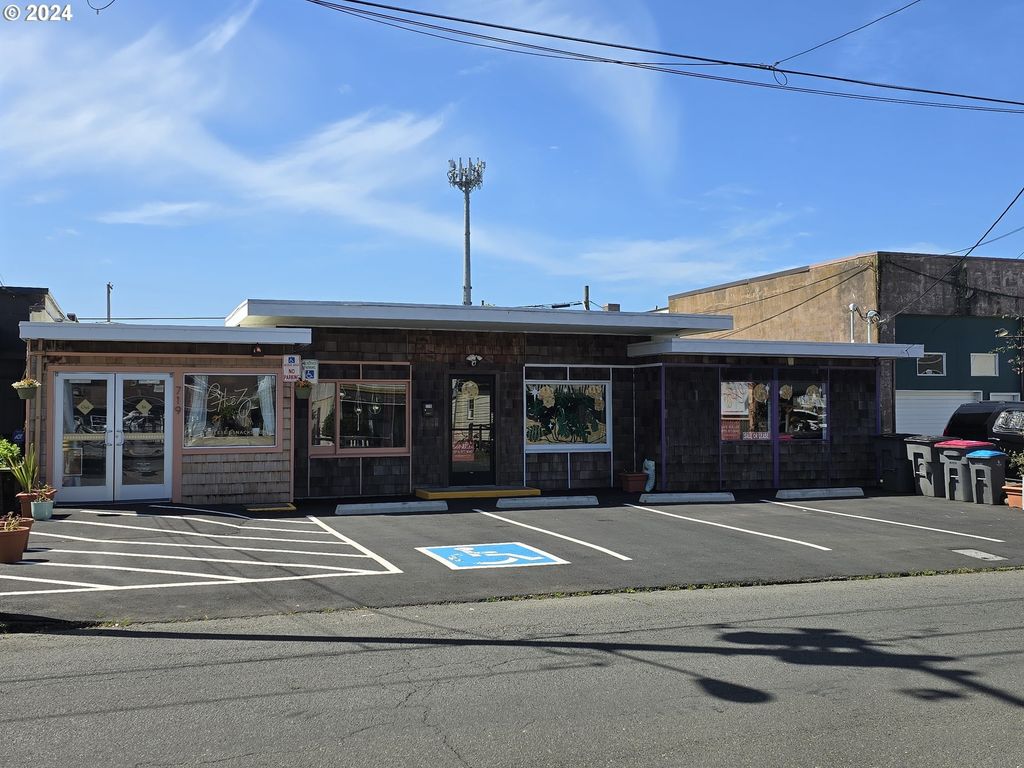 719 1st Ave, Seaside
