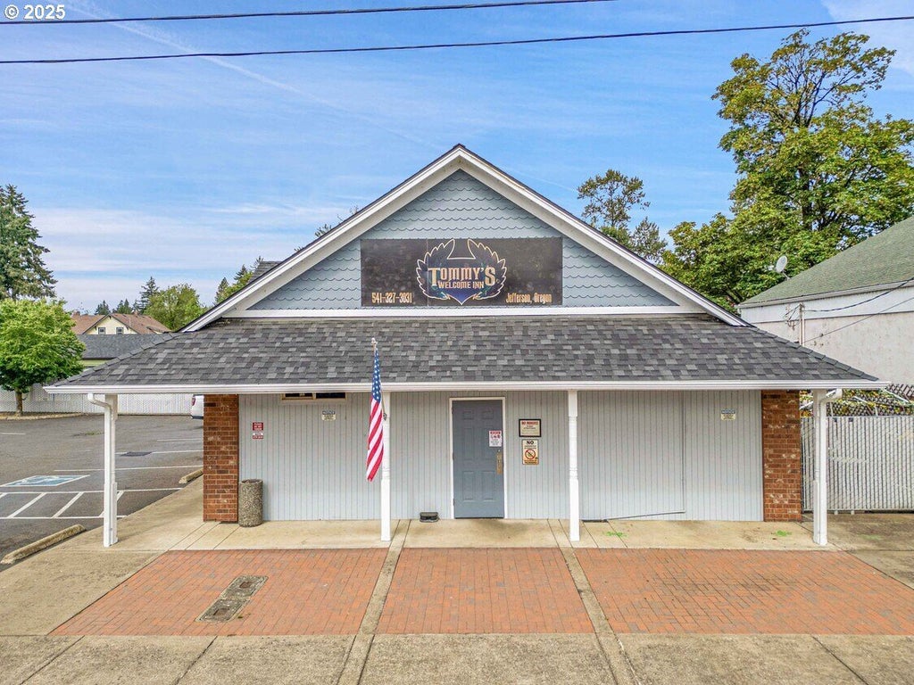 142 S Main St, Jefferson