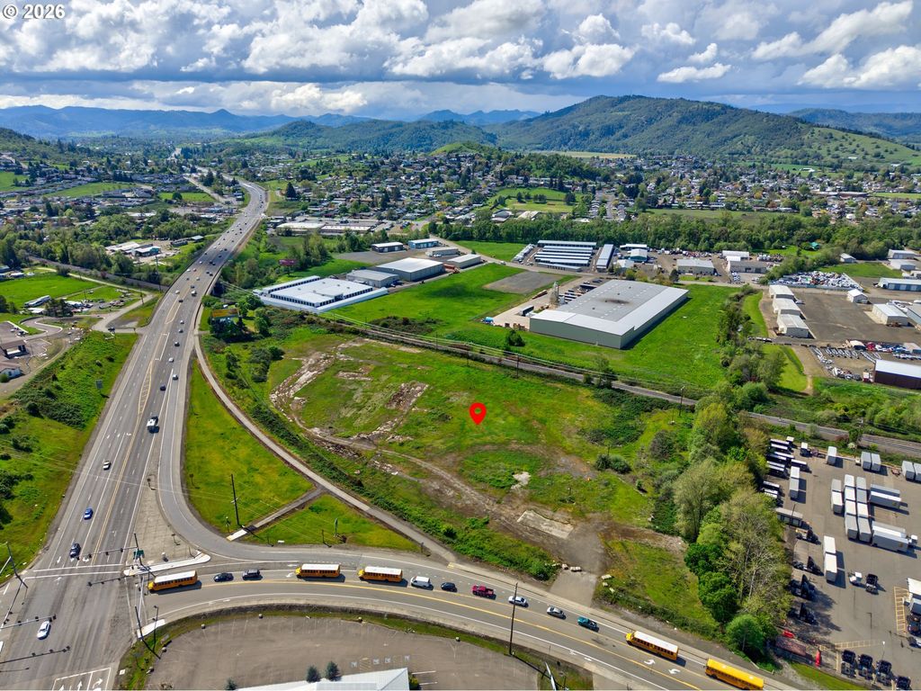 4553 Old Highway 99 S, Roseburg