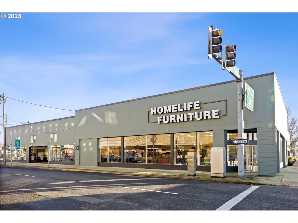 301 Main -2011 3rd St., Tillamook