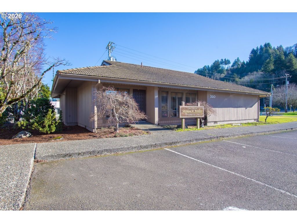 320 Fir Ave, Reedsport