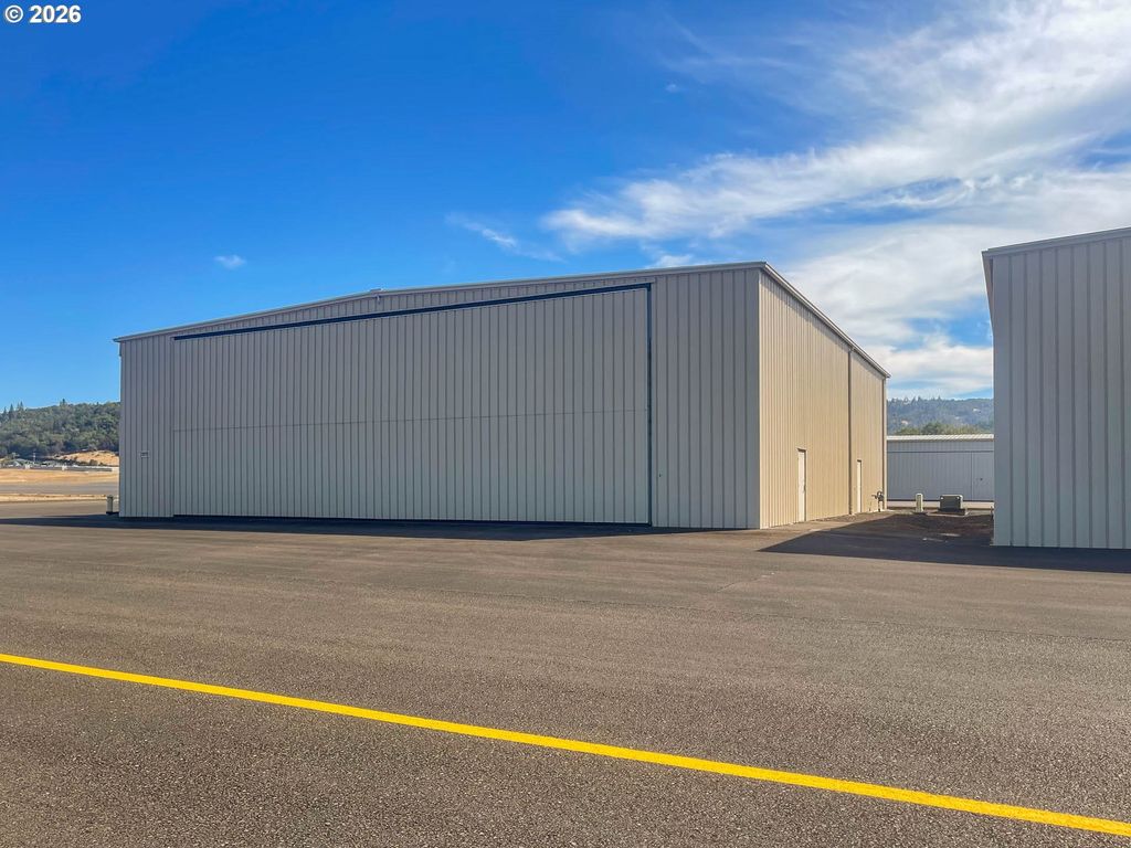 2815 Nw Aviation Dr, Roseburg