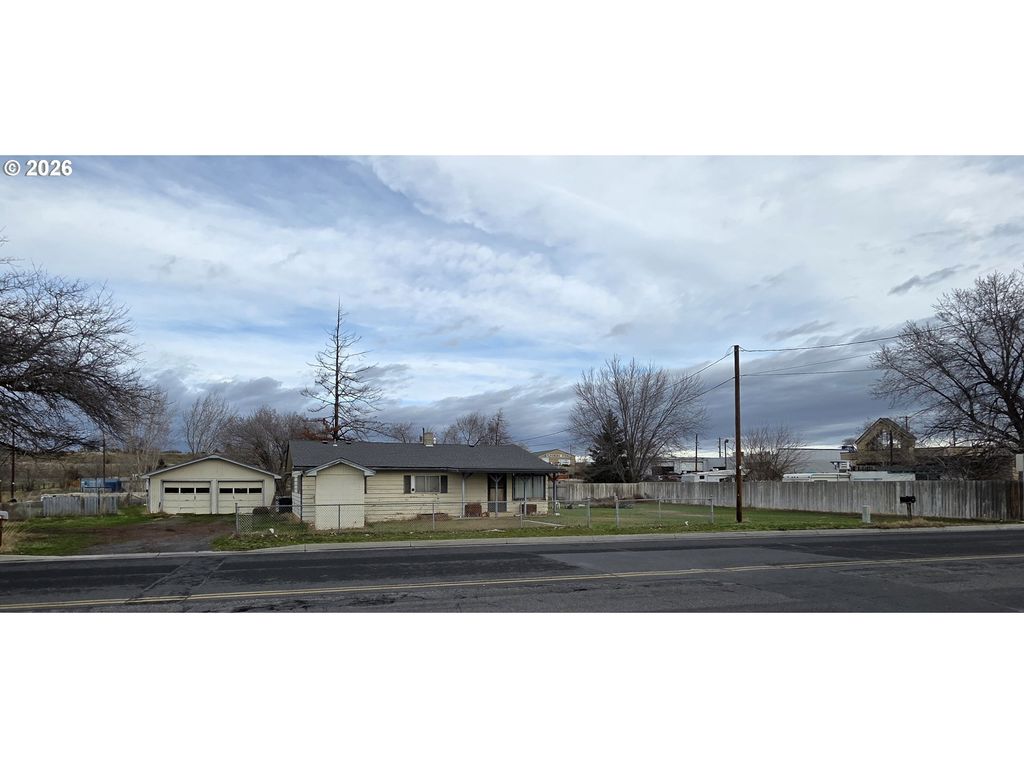 120 W Theater Ln, Hermiston