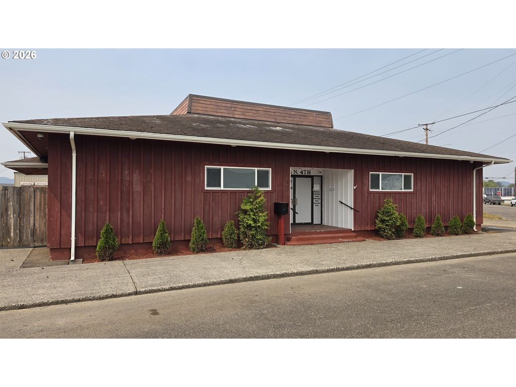 364 N 4th St, Reedsport