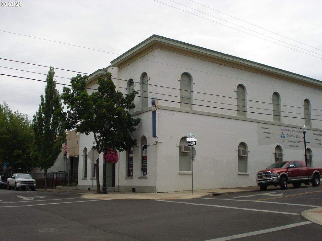 749 Se Jackson St, Roseburg