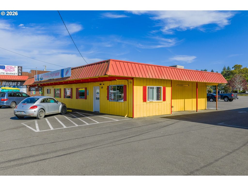 1175 Newmark Ave, Coos Bay