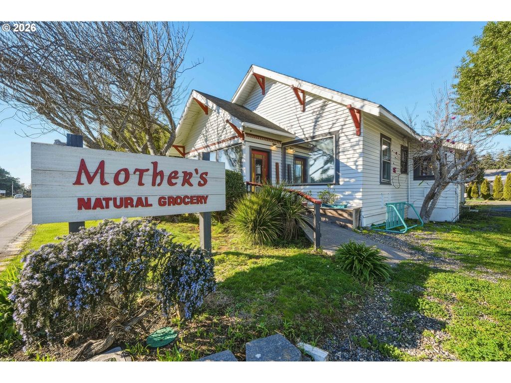 975 2nd St Se, Bandon