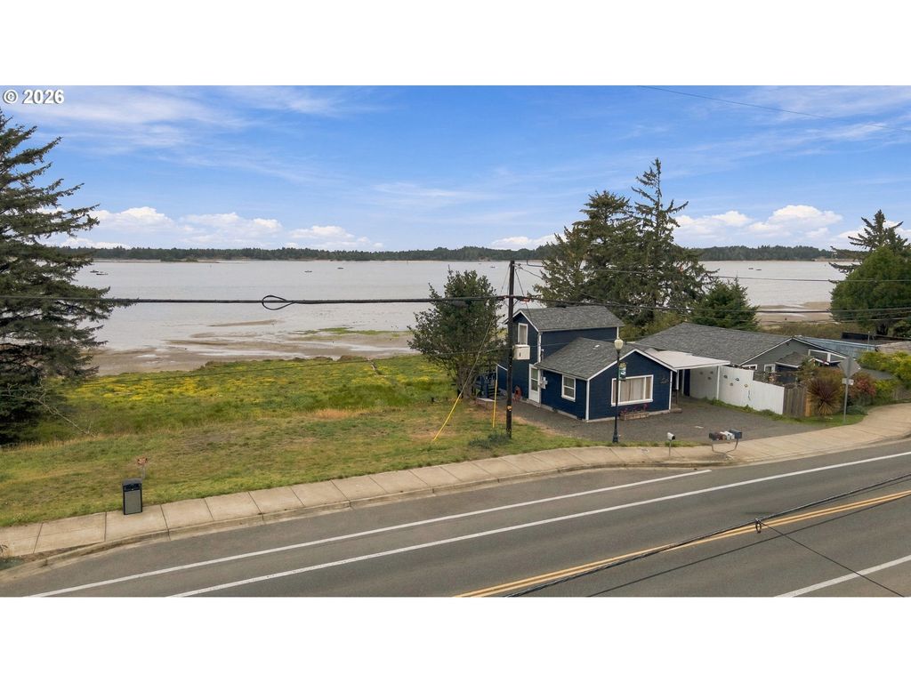 842 S Empire Blvd, Coos Bay