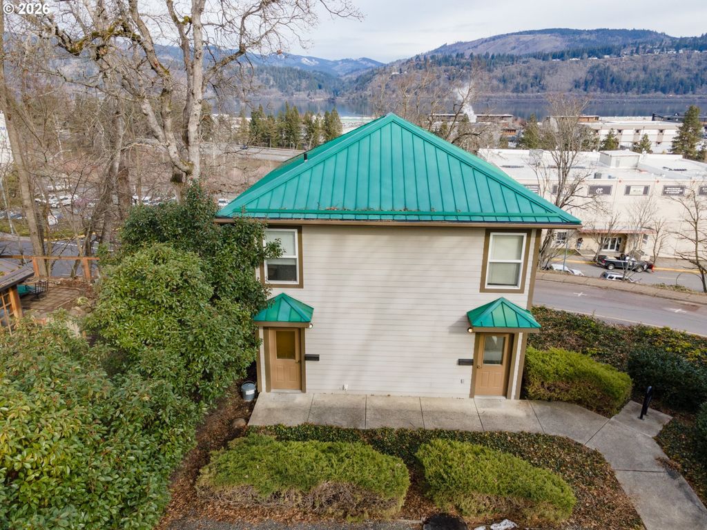 708 Columbia St, Hood River