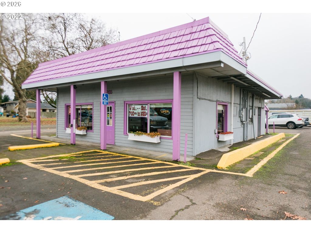 4265 Main St, Springfield