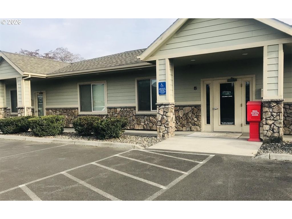 3206 W 6th St, The Dalles