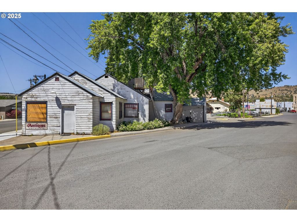 234 S Canyon Blvd, John Day