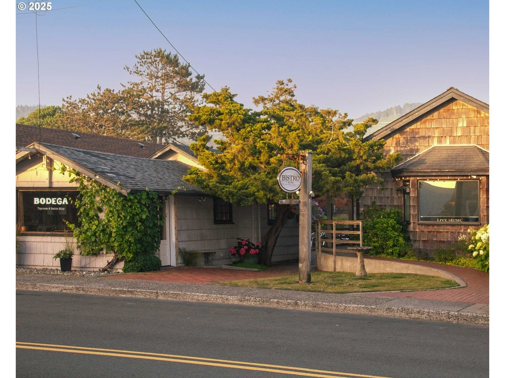 263 N Hemlock St 2, Cannon Beach