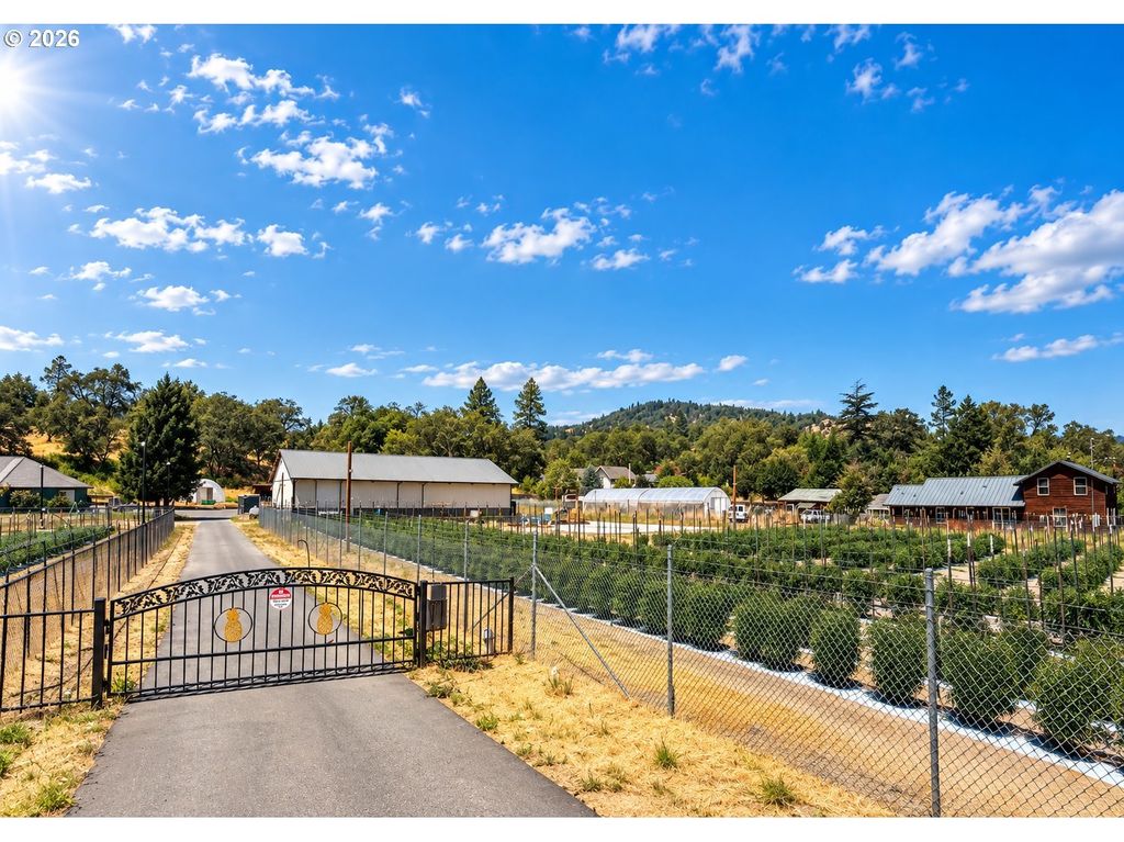 3172 Upper River Rd, Grants Pass