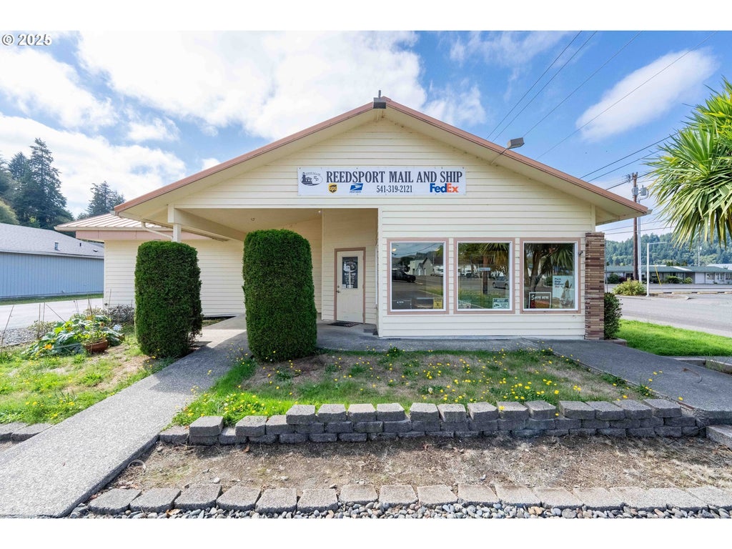 624 Winchester Ave, Reedsport