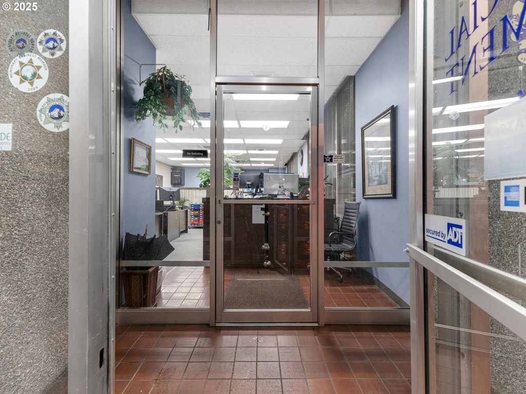 901 Marine Dr, Astoria
