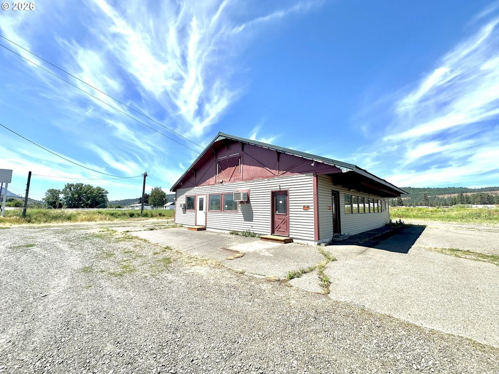 71005 Highway 82, Elgin