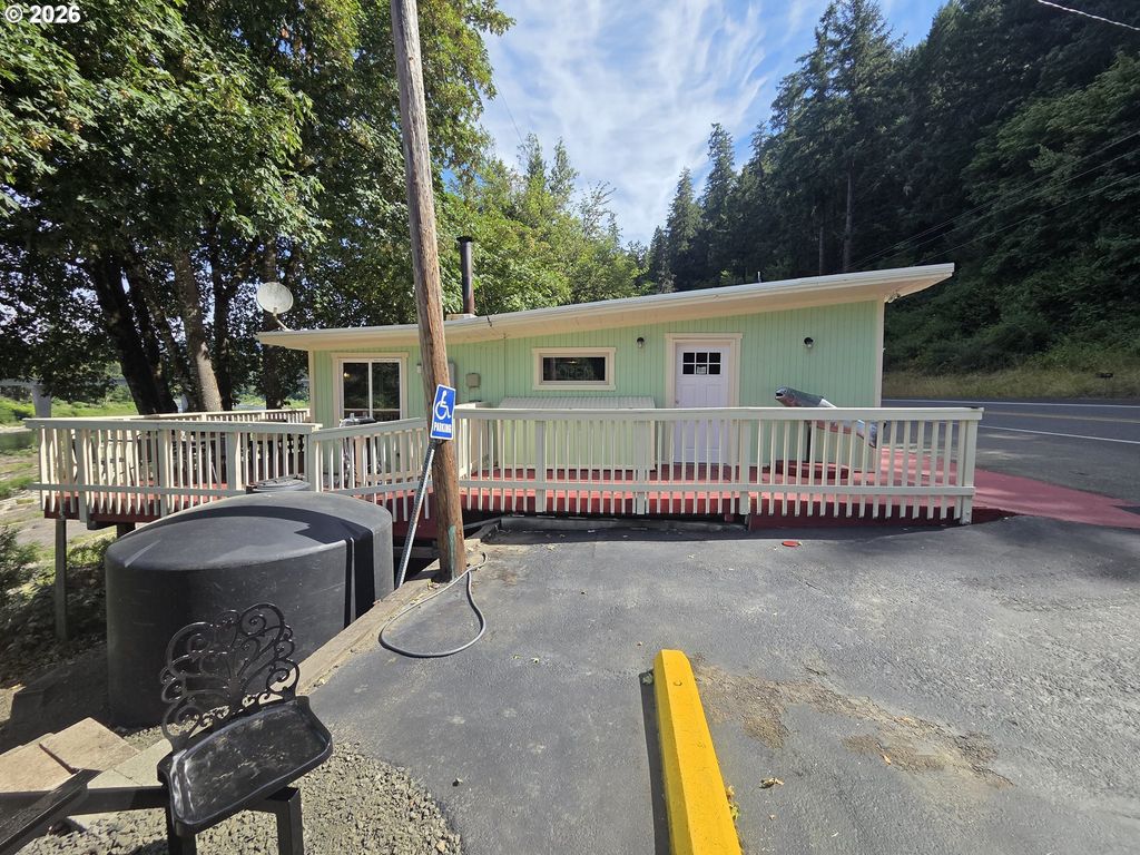 11424 Highway 138, Oakland