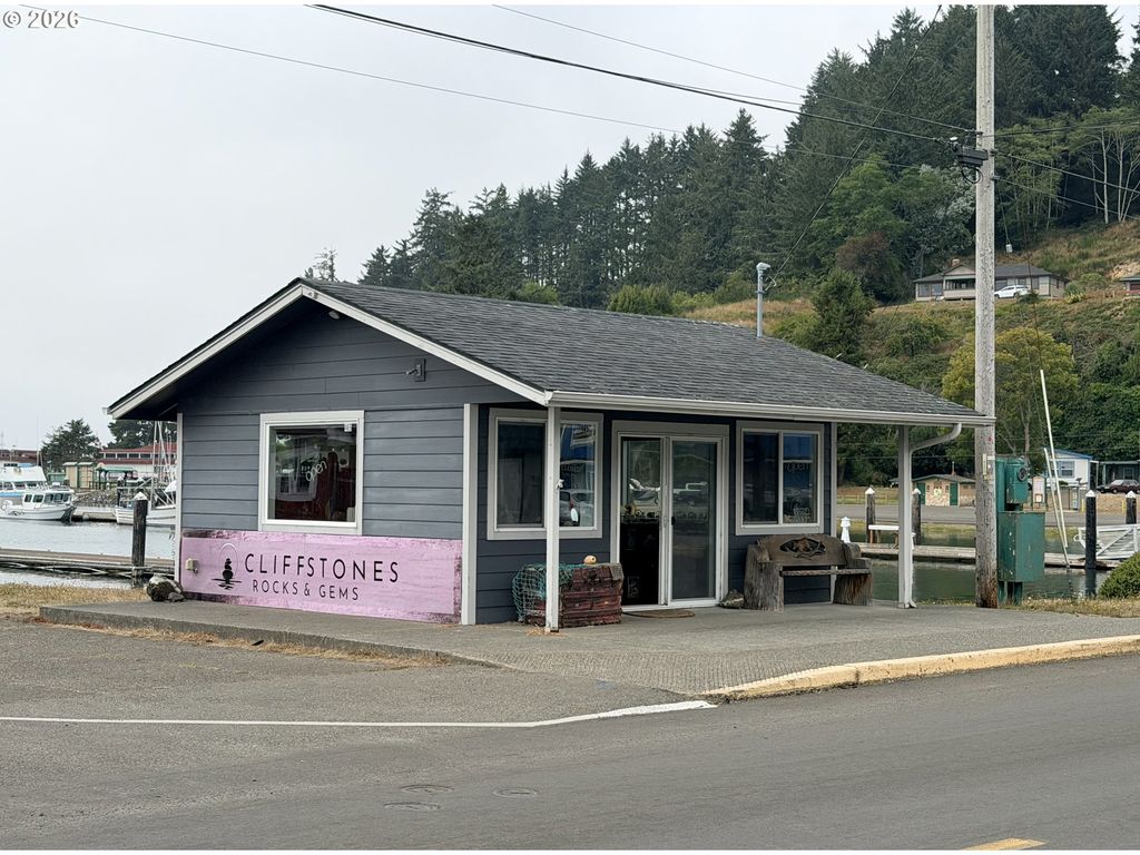 465 Beach Blvd, Winchester Bay