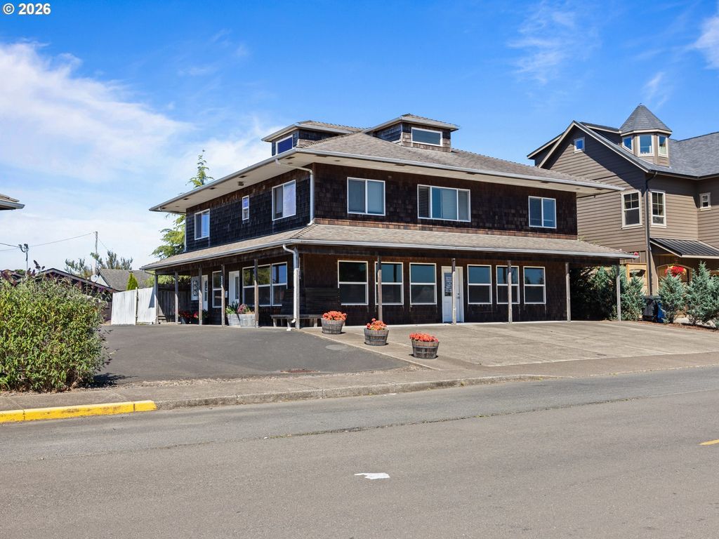 220 Nw Spring St, Waldport