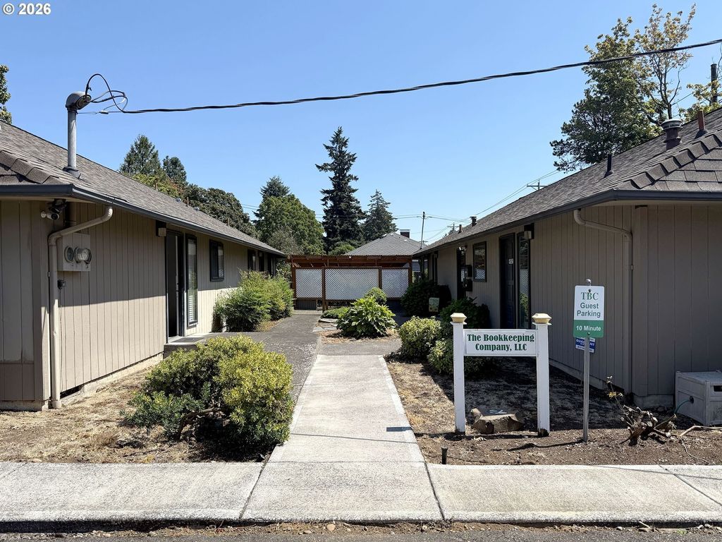 12715 Ne Halsey St, Portland