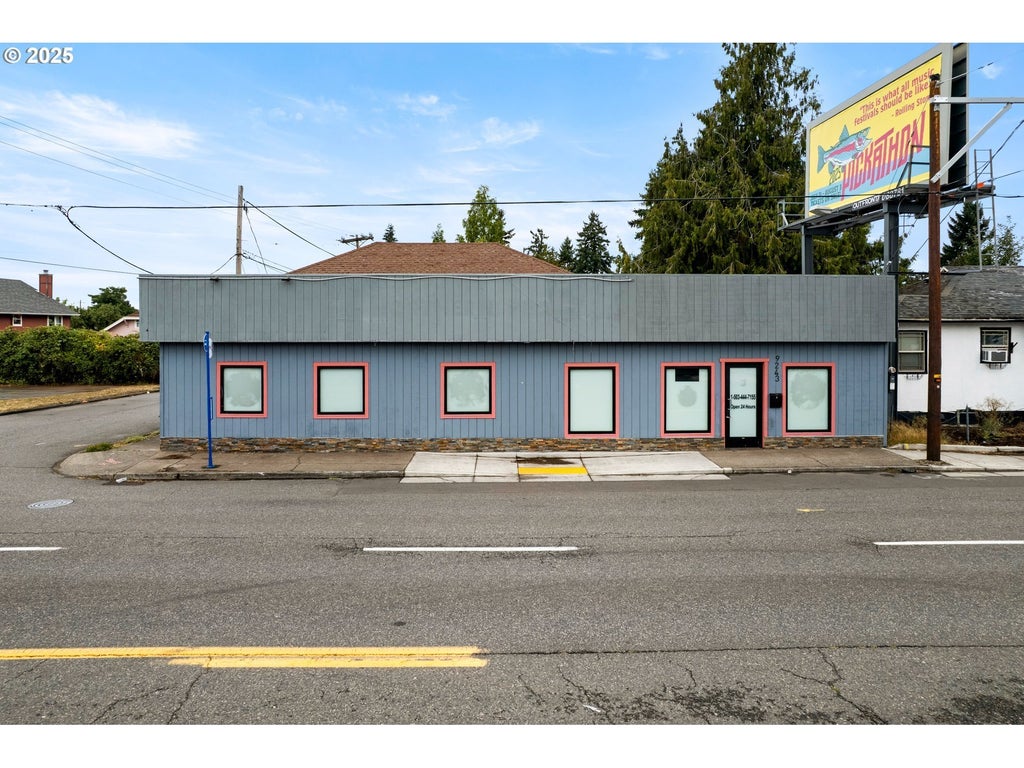 9243 Ne Glisan St, Portland