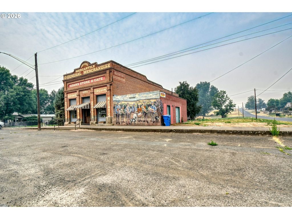 130 S Main St, Adams