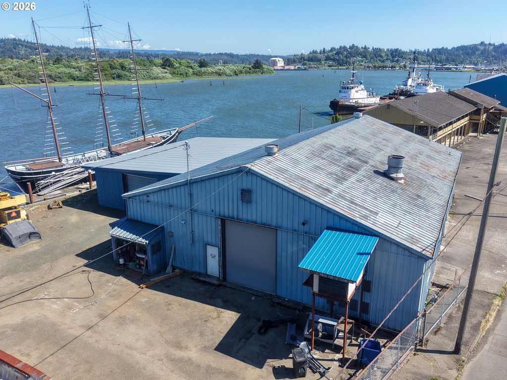 390 N Front St, Coos Bay