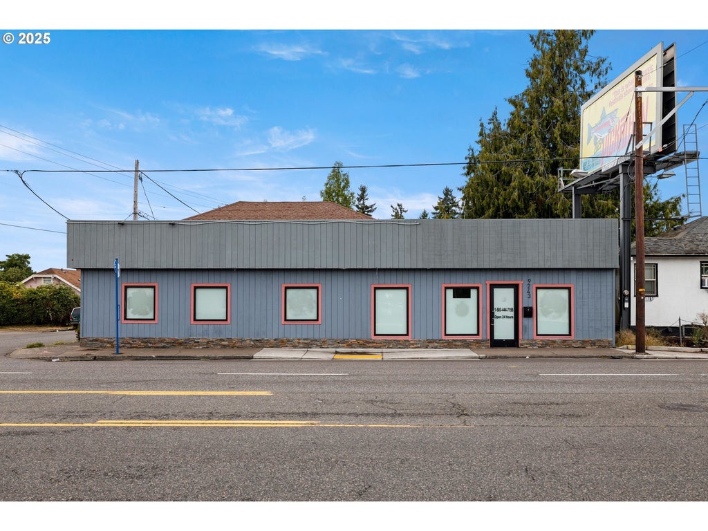 9243 Ne Glisan St, Portland
