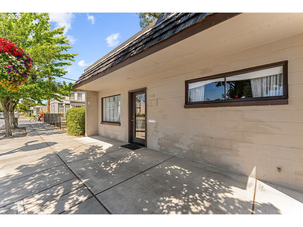 240 Sw H St, Grants Pass