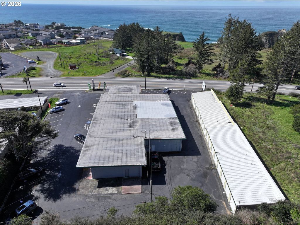 1240 Chetco Ave, Brookings