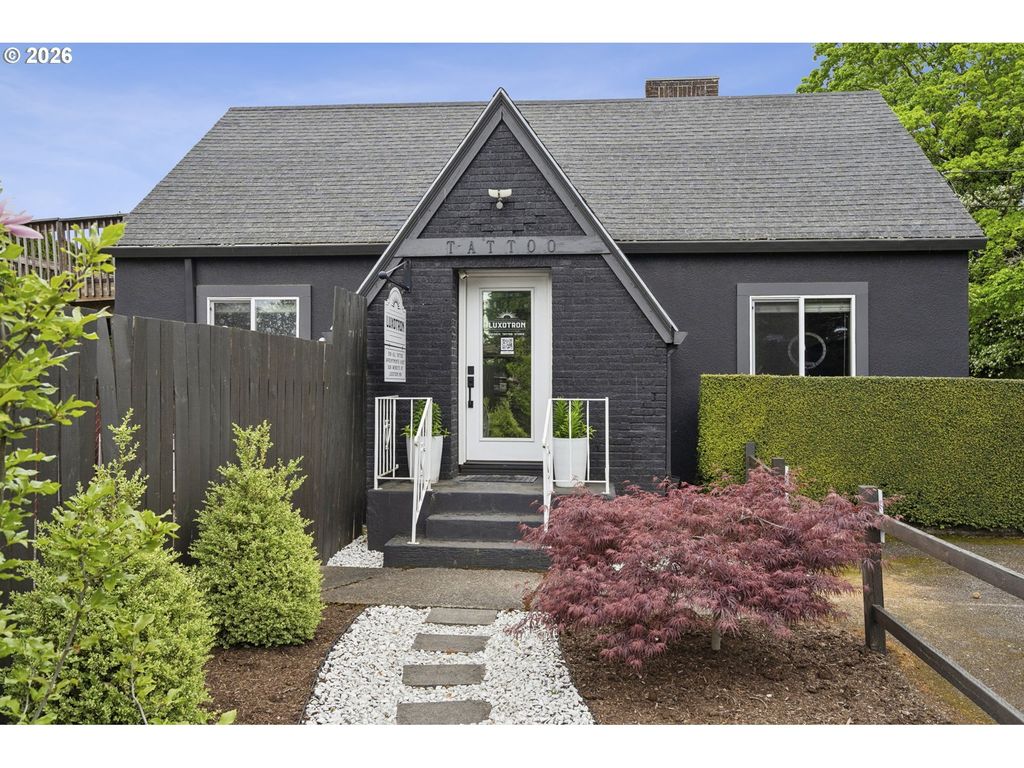 17641 Se Stark St, Portland