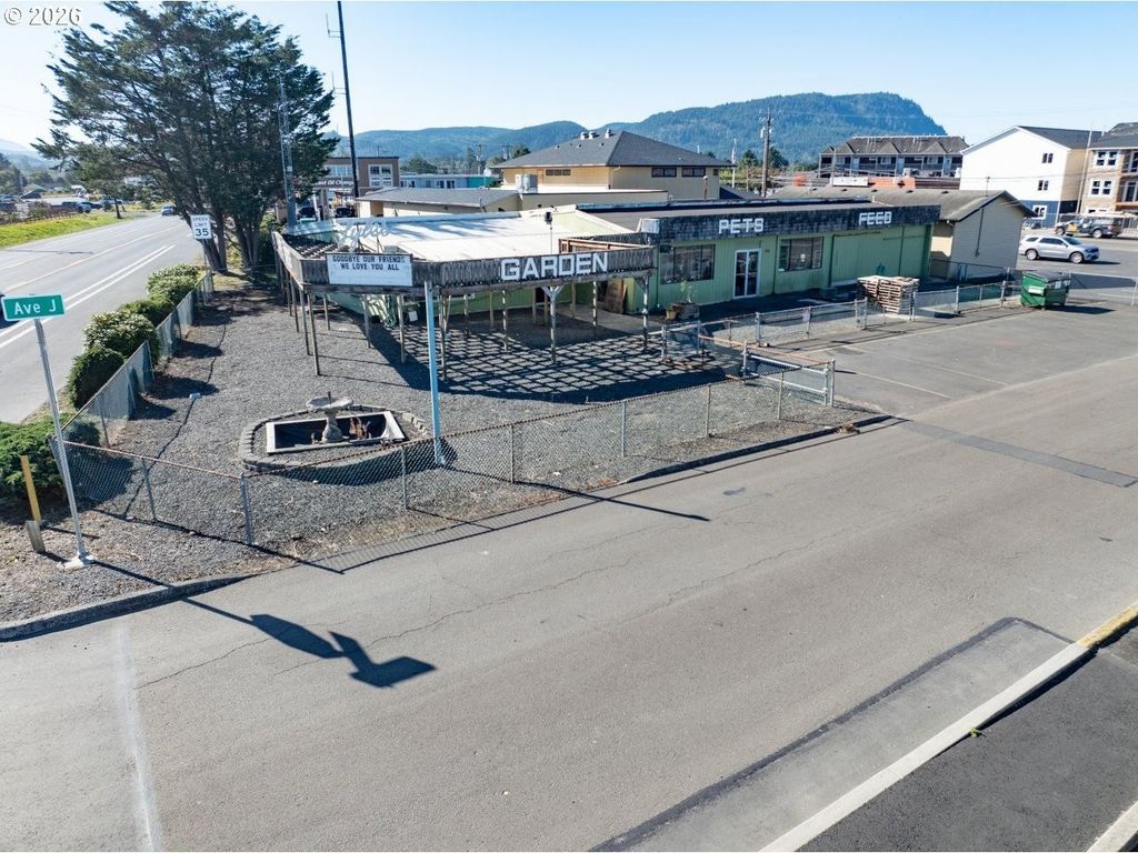 725 Ave J, Seaside