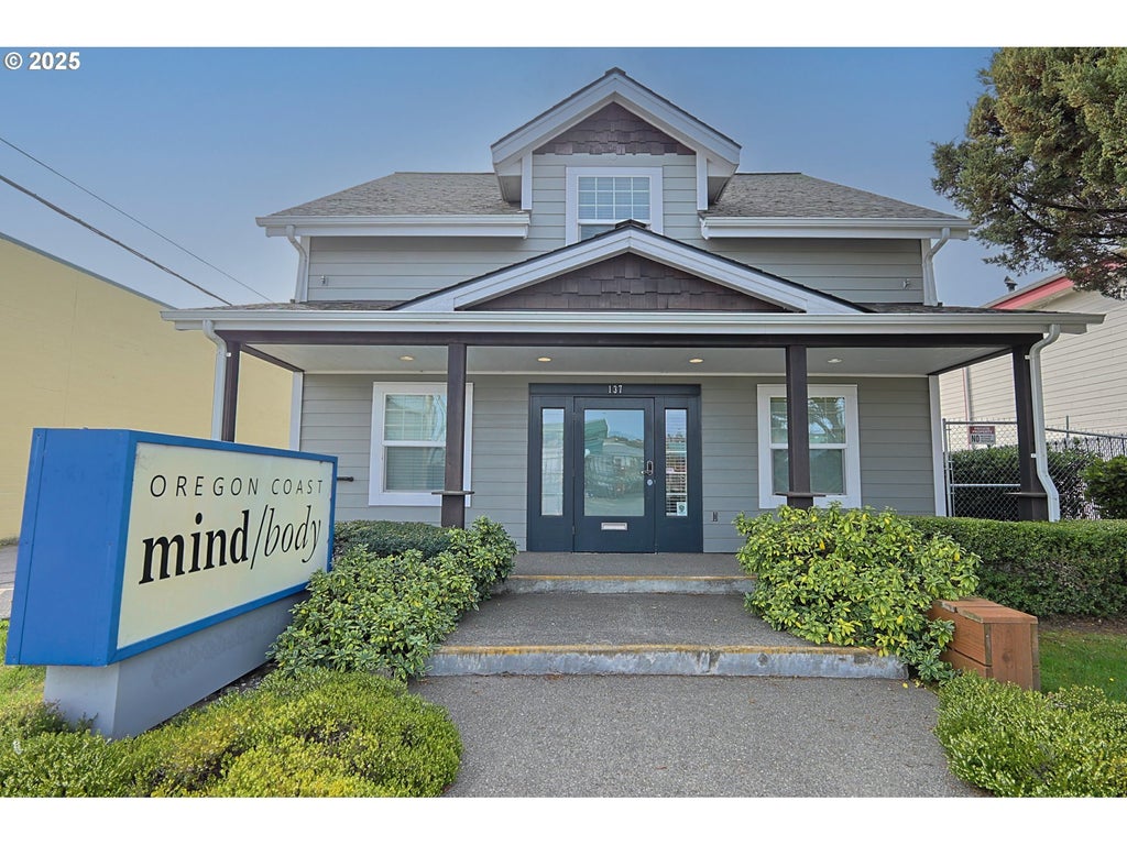 137 Hall Ave, Coos Bay