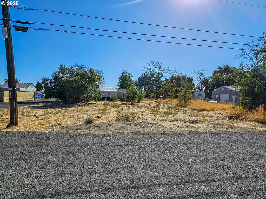 221 W Beech Ave, Hermiston