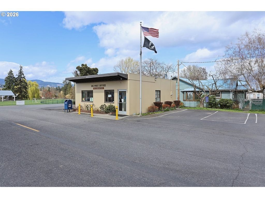 3666 Atkinson Dr, Hood River