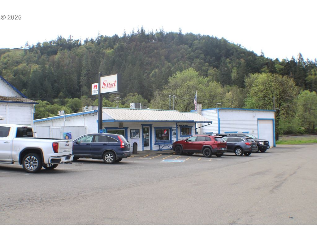 8833 Old Highway 99, Roseburg