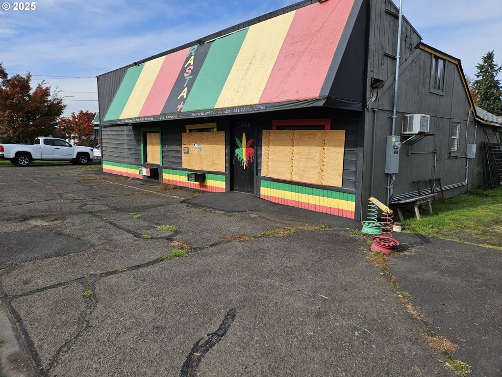 1666 Main St, Springfield