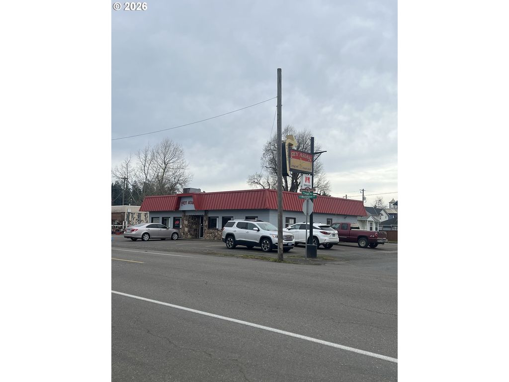 210 E Washington St, Stayton